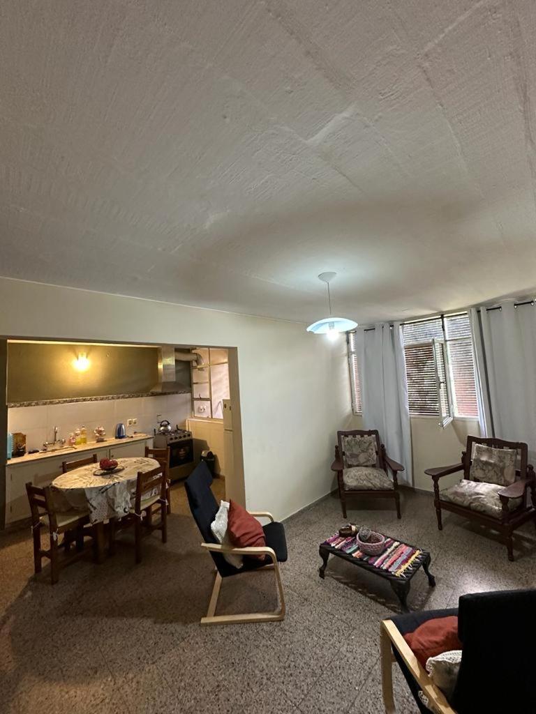 Leohome Melo Buitenkant foto